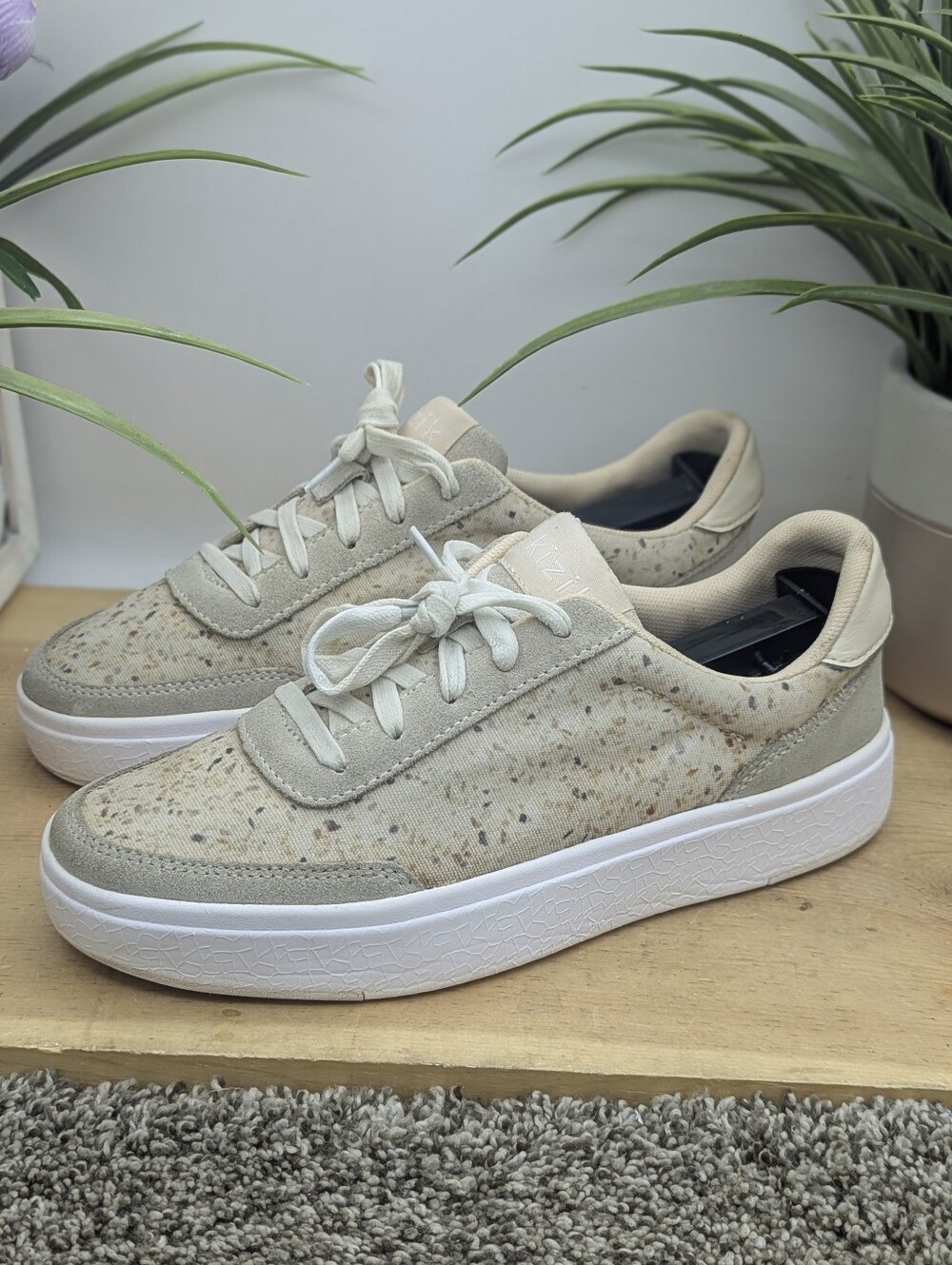 Kizik Prague Hands Free Women's Size 7 Casual Comfort Walking Shoes
